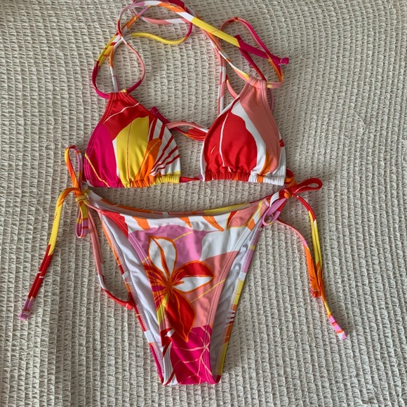 New Cupshe x JJD Villa Vibes Tropical Pink Floral Side Tie Triangle Bikini Set - Picture 6 of 7